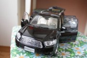 Toyota Highlander Club - Продам модельку Toyota Highlander в масштабе 1/18