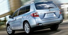 Highlander Hybrid shown in Wave Line Pearl with available Popular Package and accessory roof rail cross bars